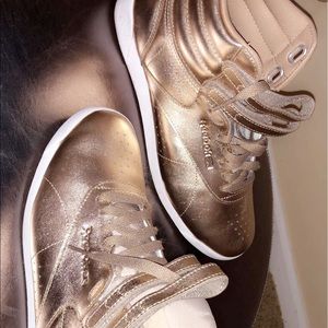 Barely Worn Sneakers‼️‼️